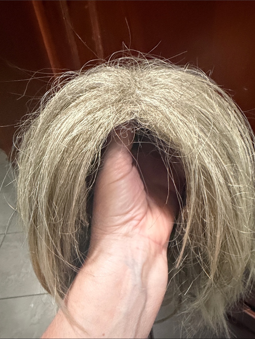 Stylish Medium Layered Women's Wig in Ash Blonde/Frosted - Picture 11 of 11